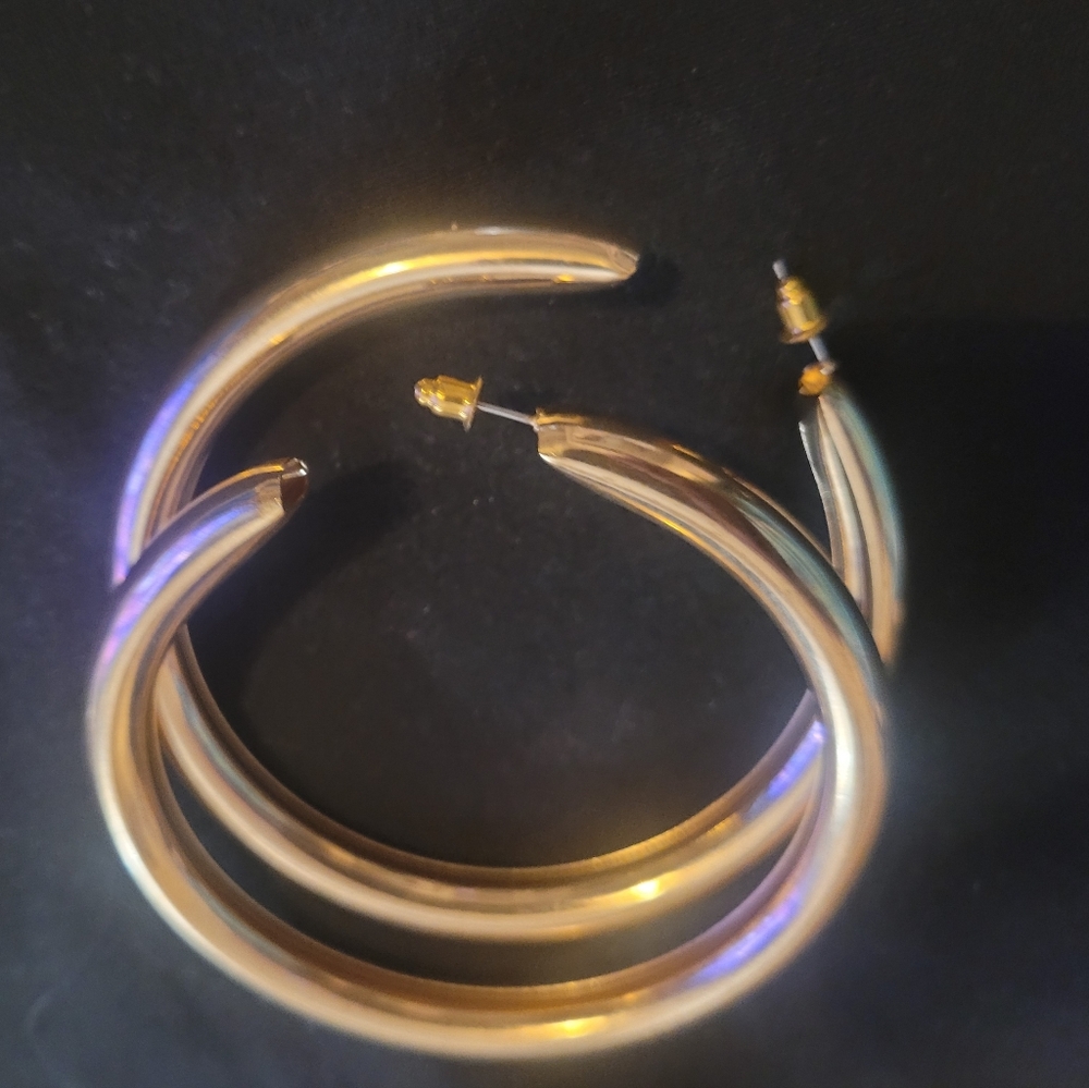 Gold-Tone Hoop 3" Light Weight Pierced Earrings NWT